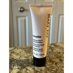 Mary Kay Luminous Wear Foundation Beige‎ 2 Normal / Dry #038705- New Without Box